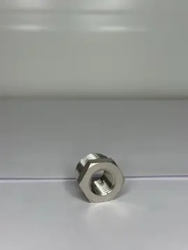 Футорка (Пробка проходная) 1/2"НР - 1/4"ВР латунь